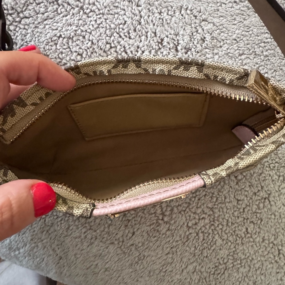 Michael Kors Signature Beige and Pink Clutch - Picture 3 of 6